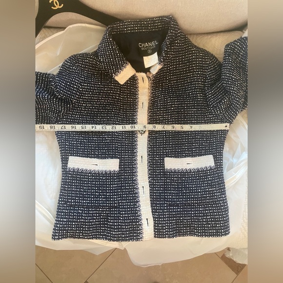 CHANEL La Petite Veste Noire Tweed Short Vest 40 FR - Picture 9 of 11